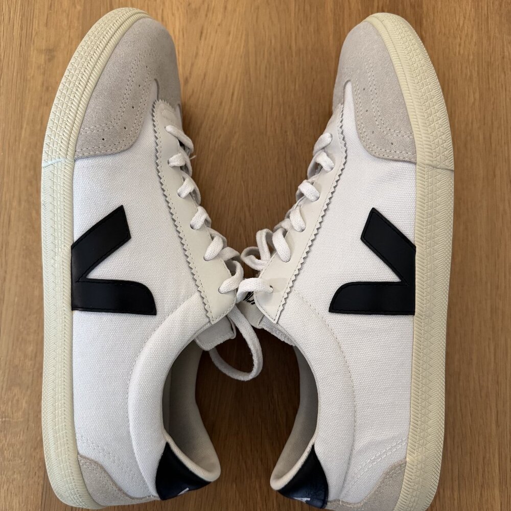 VEJA Size 12 VOLLEY CANVAS WHITE BLACK